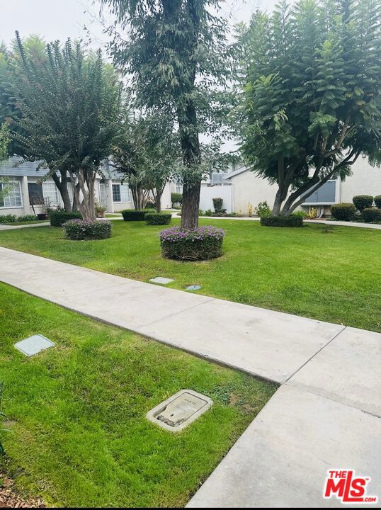 Property photo of 810 W Compton BL