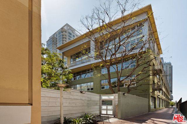 Property photo of 1130 S Flower ST