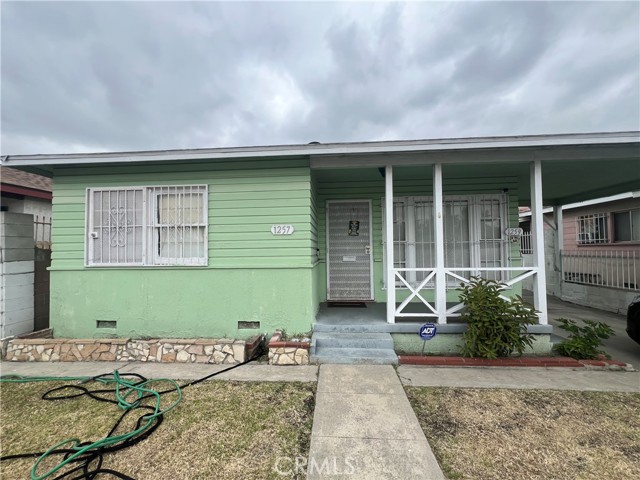 Property photo of 1257 E 76th Place