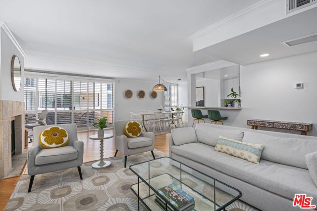 Property photo of 725 S Barrington AV