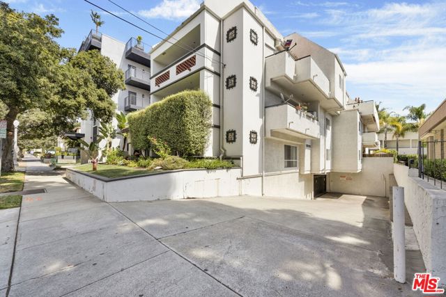 Property photo of 156 S Oak Knoll AV