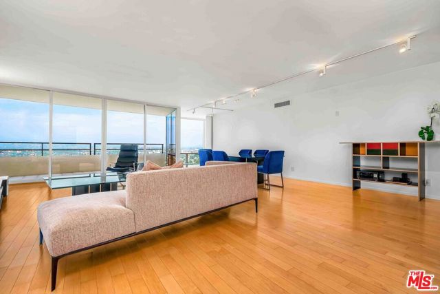 Property photo of 4316 Marina City Dr