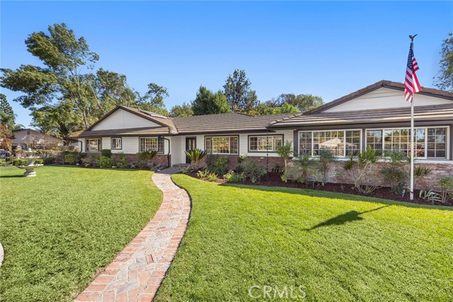 Property photo of 1216 W Valencia Mesa DR