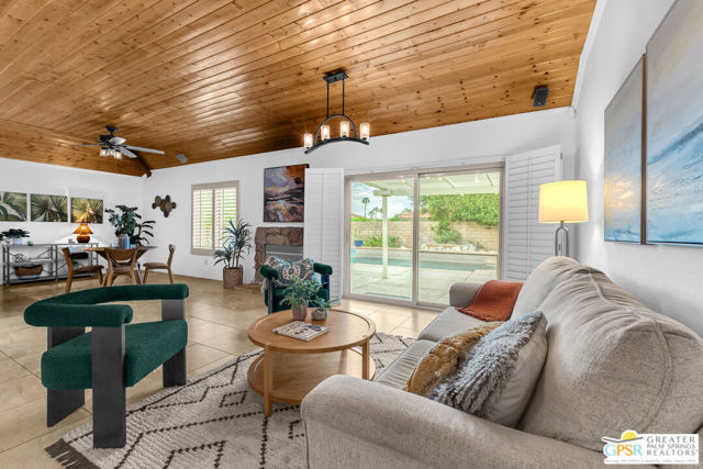 Property photo of 1425 E Luna WY
