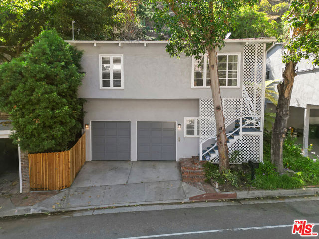 Property photo of 1113 N Beverly Glen BL