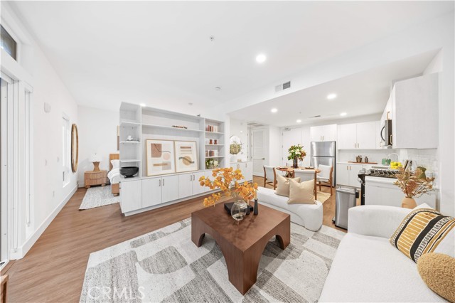 Property photo of 709 E Walnut ST