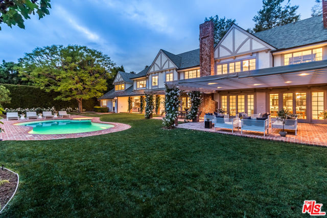 Property photo of 807 N Crescent DR