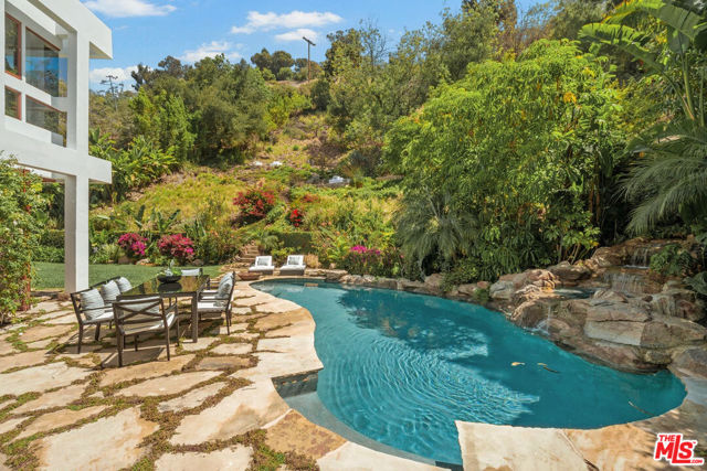 Property photo of 1260 N Bundy DR