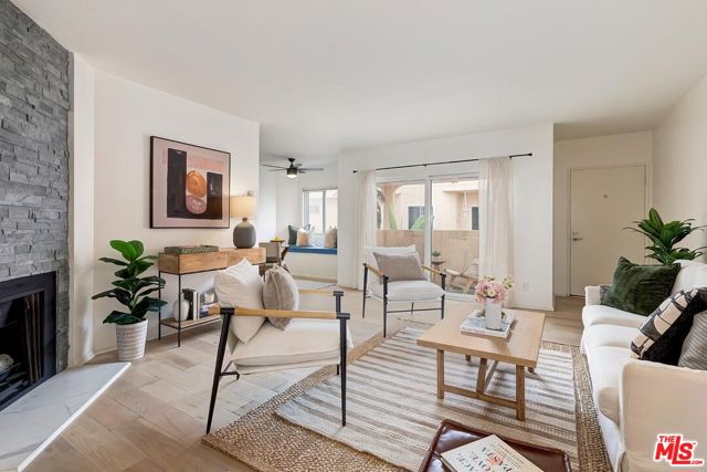 Property photo of 914 Lincoln BL