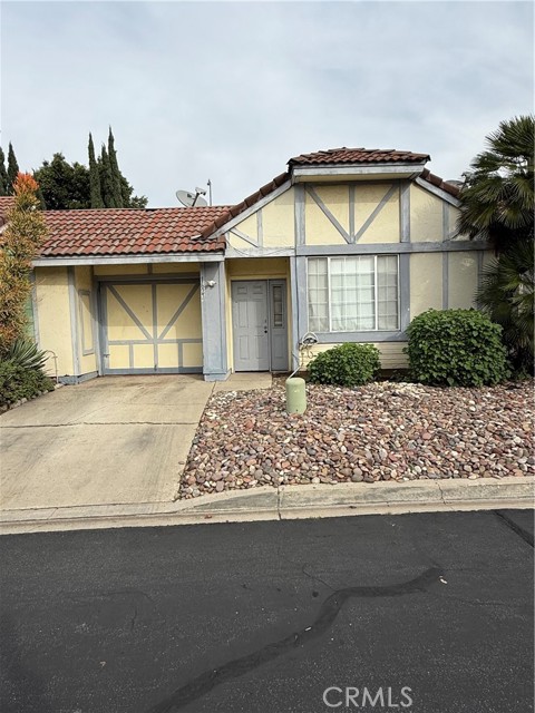 Property photo of 1627 Club Dr