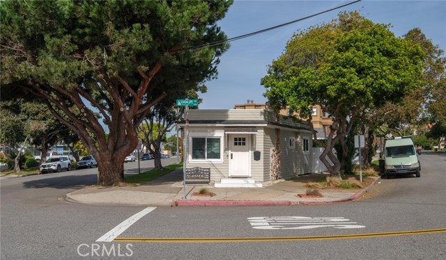 Property photo of 318 S Francisca AV