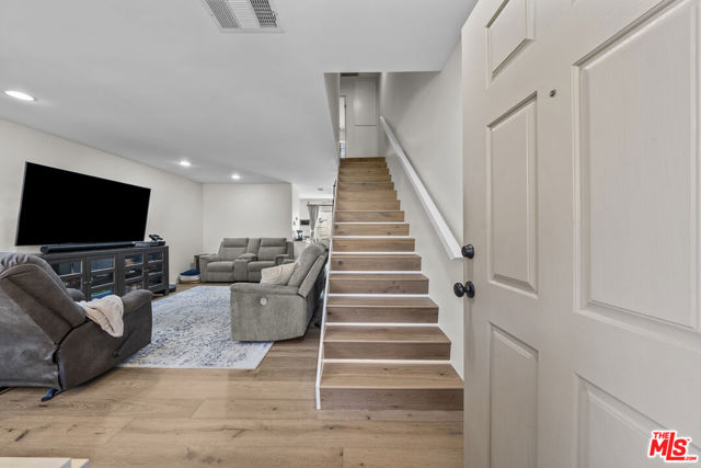 Property photo of 19124 Hamlin ST