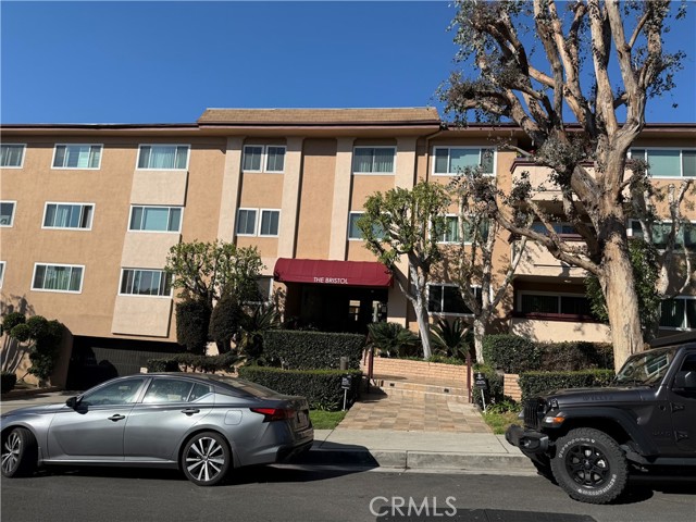 Property photo of 1121 N Olive DR