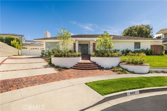 Property photo of 807 Aldebaran CR
