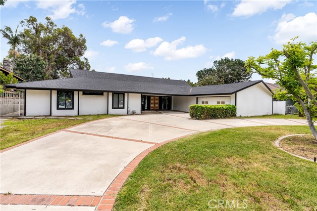 Property photo of 1216 W River LN