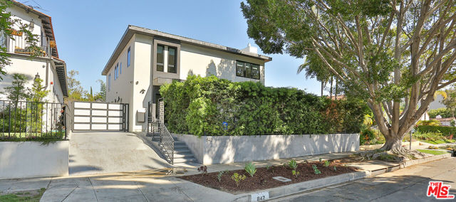 Property photo of 842 S Ogden DR
