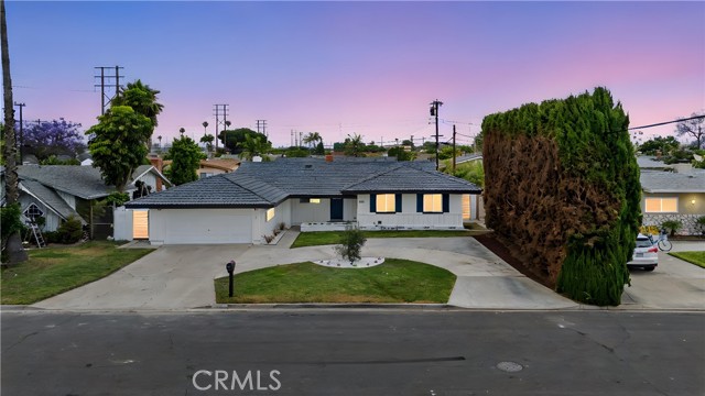 Photo of 8771 La Grand Av