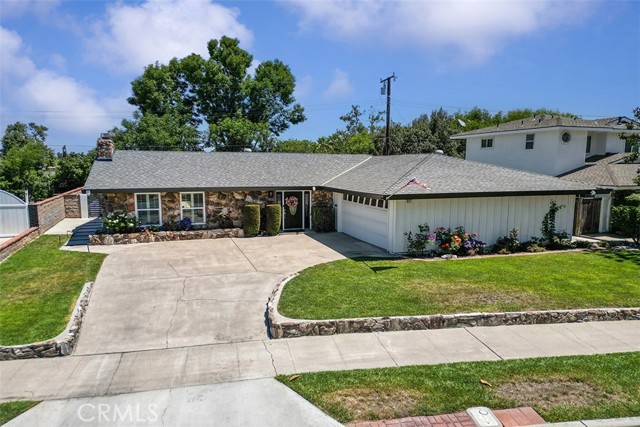 Photo of 927 E Fairway Dr