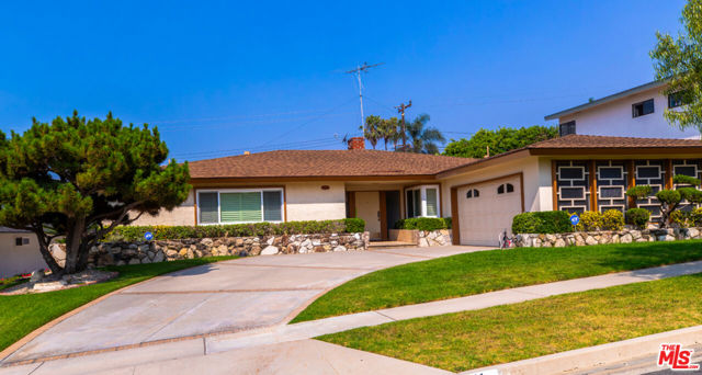 Property photo of 5211 Reynier AV
