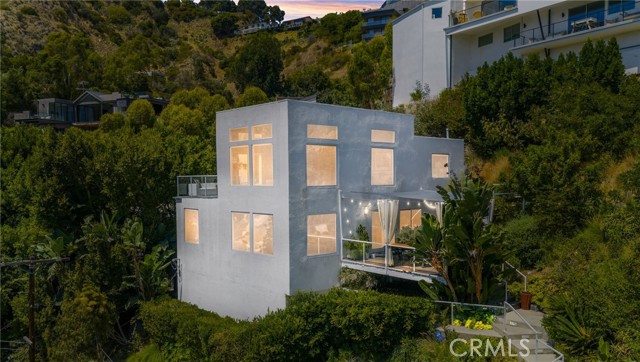 Property photo of 1690 N Crescent Heights BL