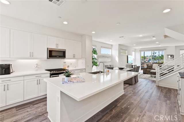 Property photo of 697 W 17th