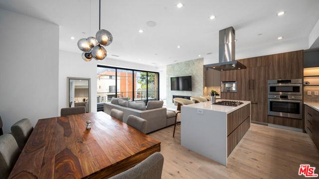 Property photo of 2435 S Penmar AV