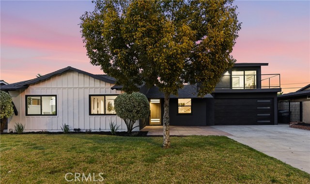 Property photo of 1921 W Clearbrook