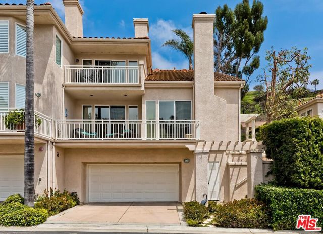 Property photo of 638 Palisades DR