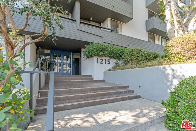 Property photo of 1215 N Olive DR