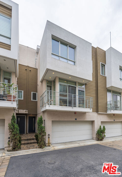 Property photo of 1400 N Fuller AV