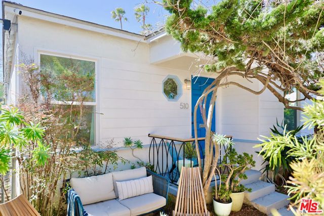 Property photo of 510 Venice WY
