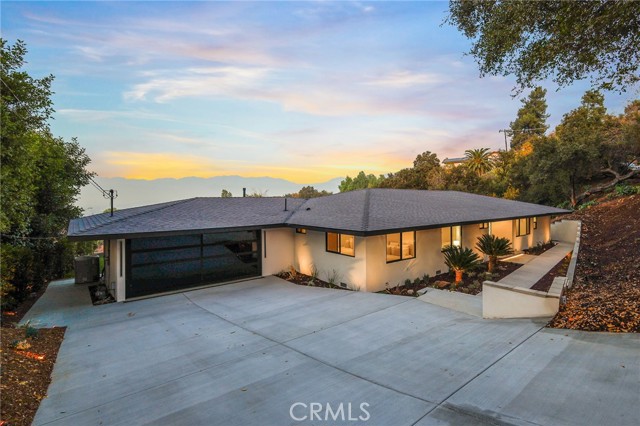 Property photo of 2115 E Santiago ST
