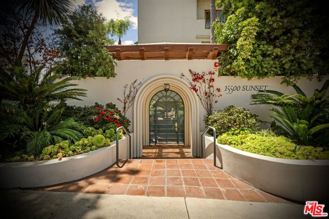 Photo of 15500 W Sunset Bl