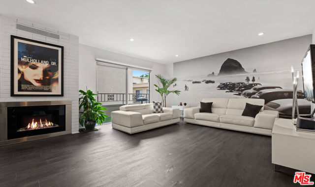 Property photo of 1221 N Kings RD