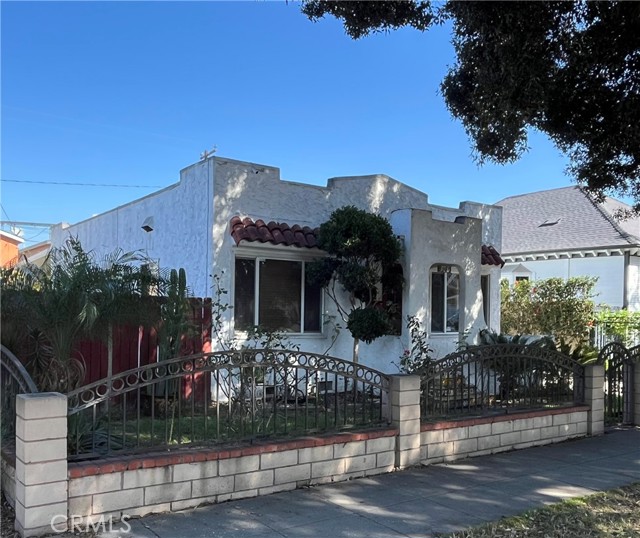 Property photo of 305 E 52nd