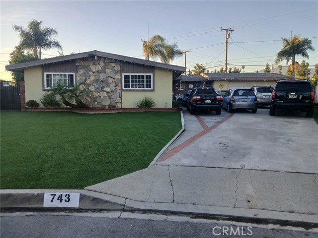 Property photo of 743 N Myrtlewood