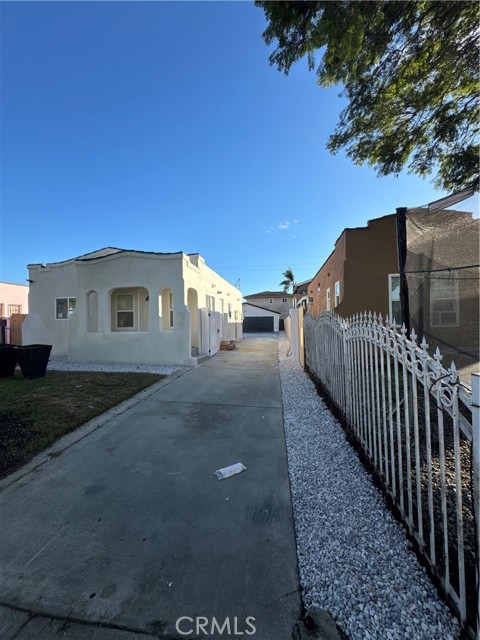 Property photo of 622 W 99th