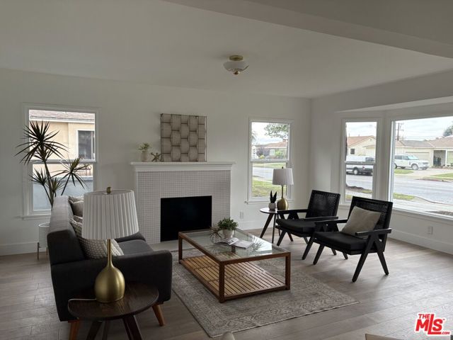 Property photo of 9402 S Van Ness AV