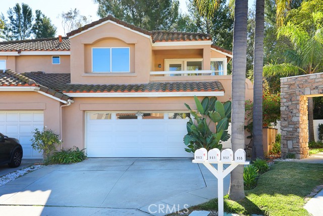 Property photo of 961 S Lone Pine