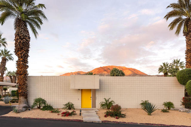 Property photo of 483 Sandpiper ST