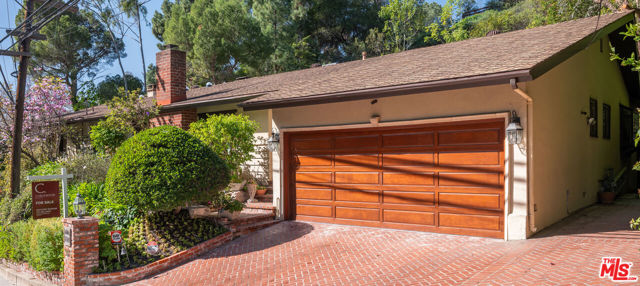 Property photo of 9415 Cherokee LN