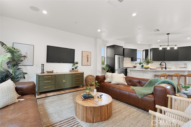 Photo of 6051 N Tujunga Av