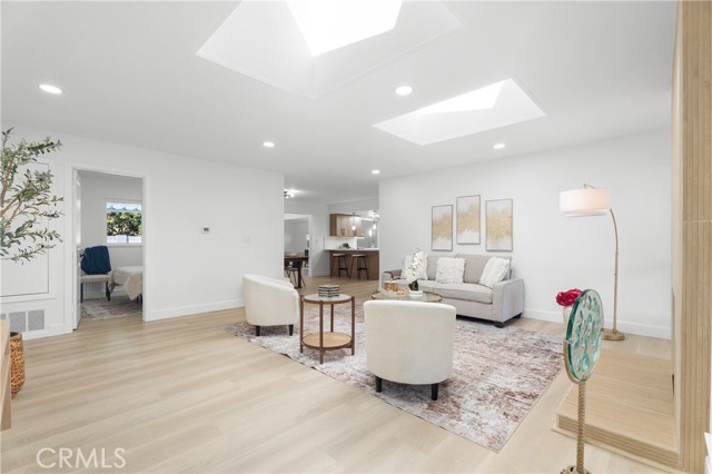 Property photo of 13731 Claremont ST