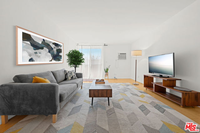 Property photo of 425 S Kenmore AV
