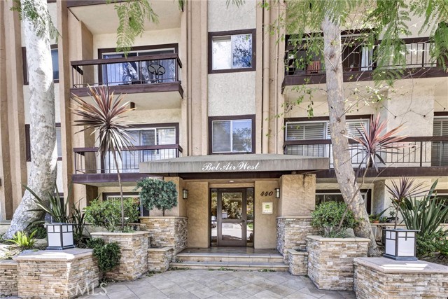Property photo of 440 Veteran AV