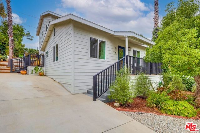 Property photo of 815 N Avenue 63