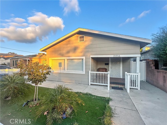 Property photo of 2016 W Oak ST