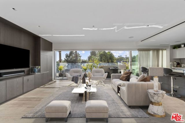 Property photo of 838 N Doheny DR