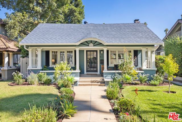 Photo of 910 N Bushnell Av