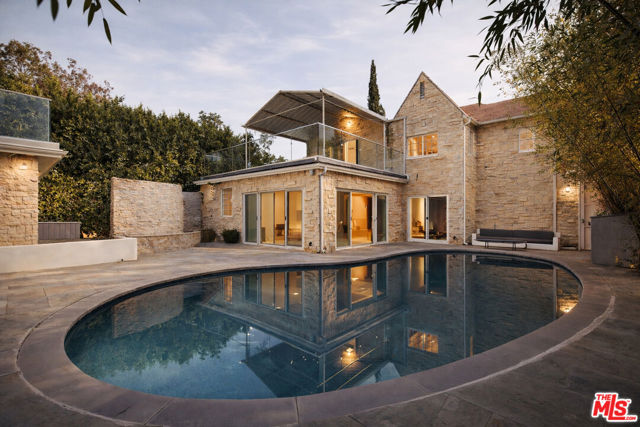 Property photo of 2633 N Commonwealth AV